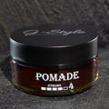 G-Style Professional Pomade op waterbasis voor een glanzende wet look en een strakke, klassieke styling.